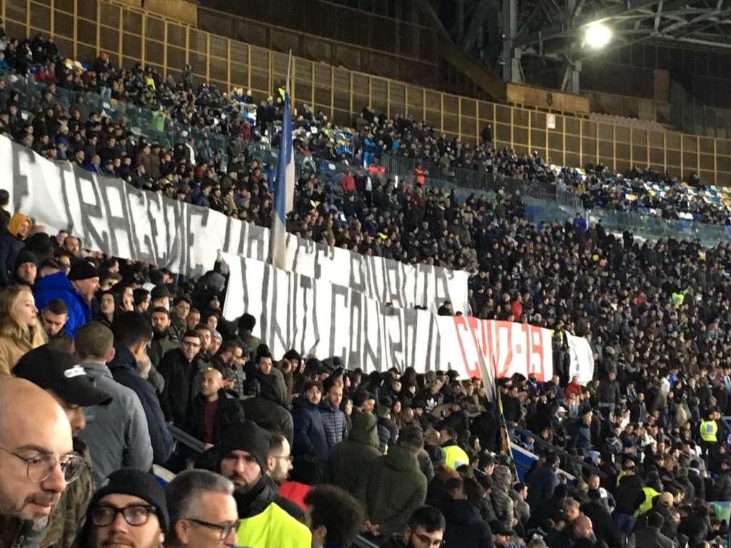 Coronavirus Il Cuore Dei Tifosi Del Napoli Spunta Striscione In Curva B