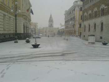 Download Benevento sotto la neve, una città da cartolina (FOTO)