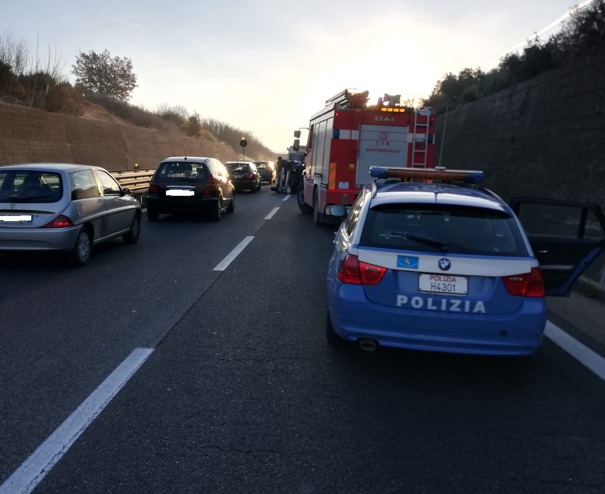 Incidente Mortale Sul Raccordo Stabili Le Condizioni Della Donna Coinvolta