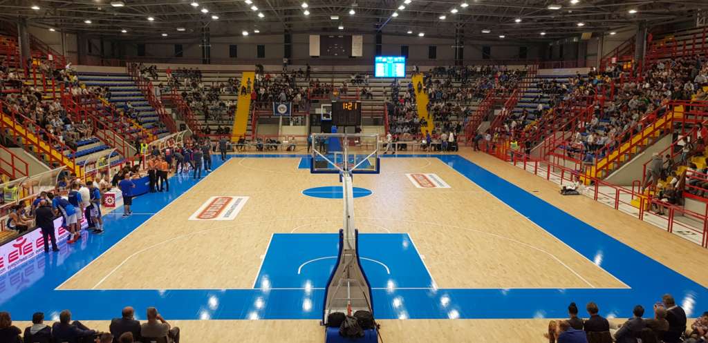 Il basket oltre i pregiudizi, il cuore di Napoli scalda Brescia per il malore di un tifoso