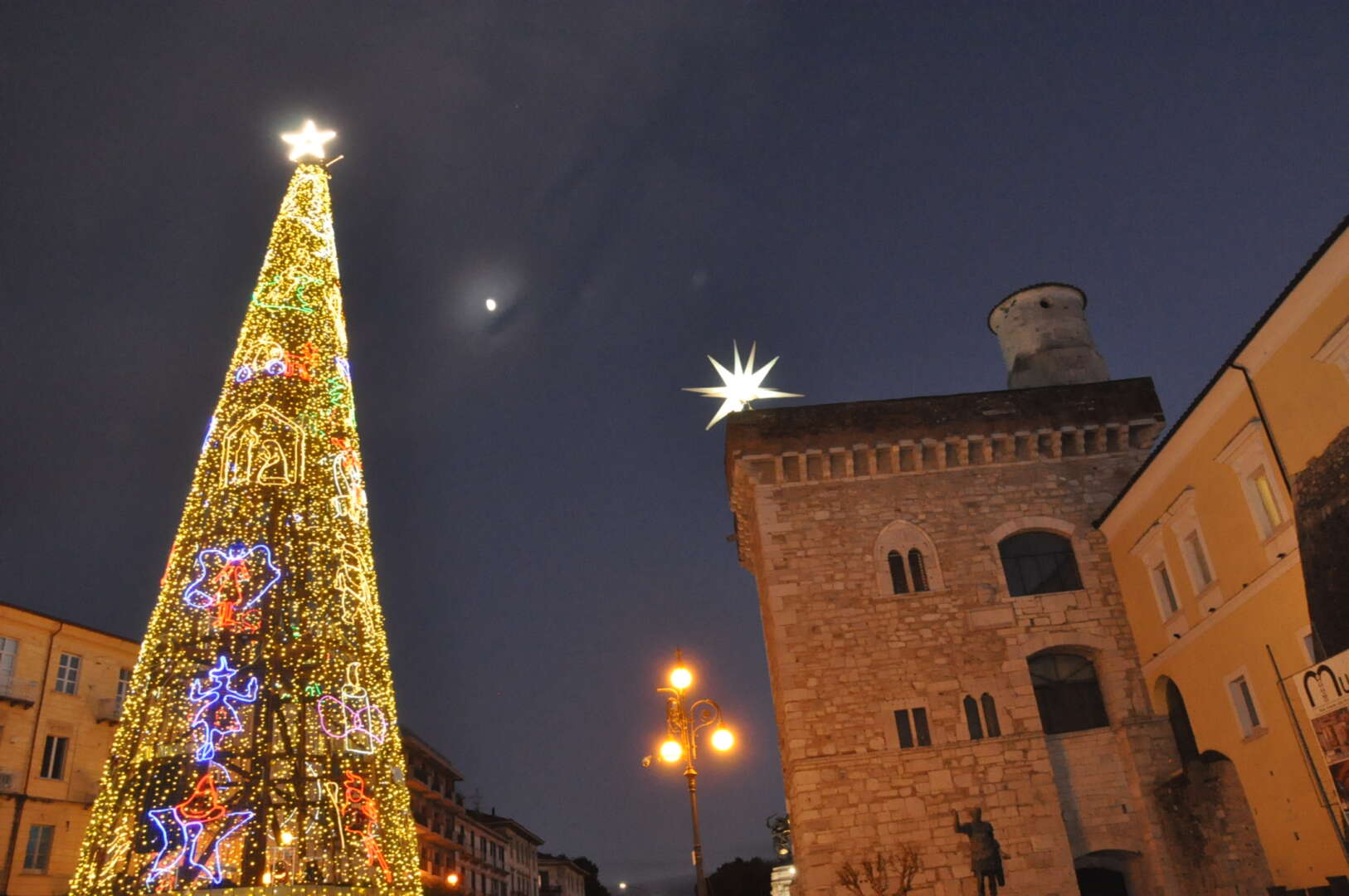 Benevento, La “Stella Cometa” Illumina La Rocca Dei Rettori