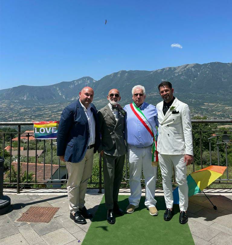 Andrea e Ciro pronunciano il loro si a Valva celebrata la prima