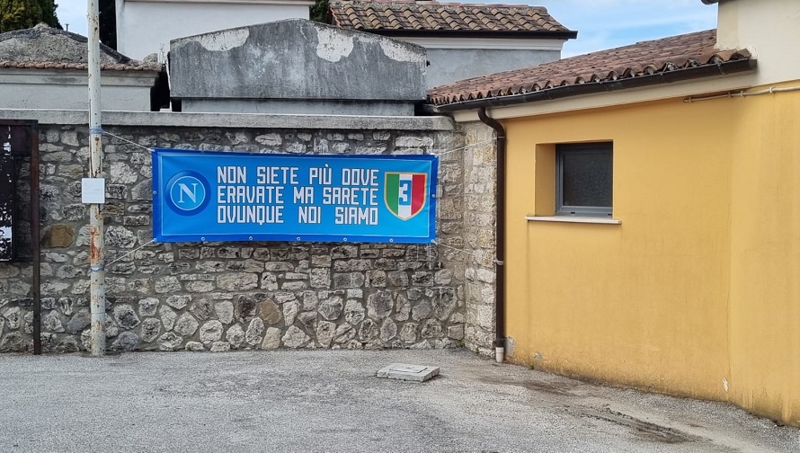 Napoli scudetto striscione cimitero