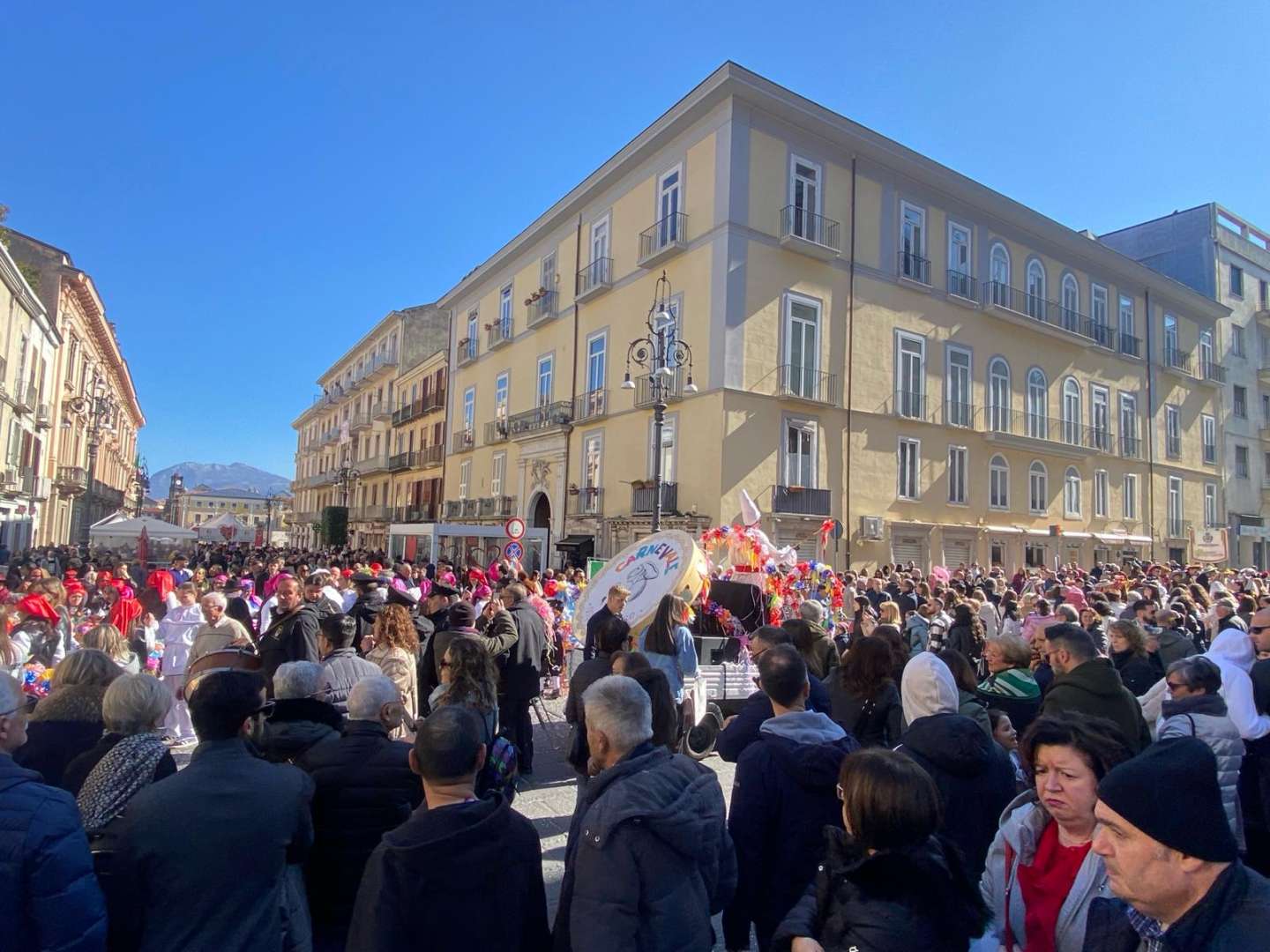 Carnevale, è tempo di sfilate, carri e zeze: Irpinia in cattedra