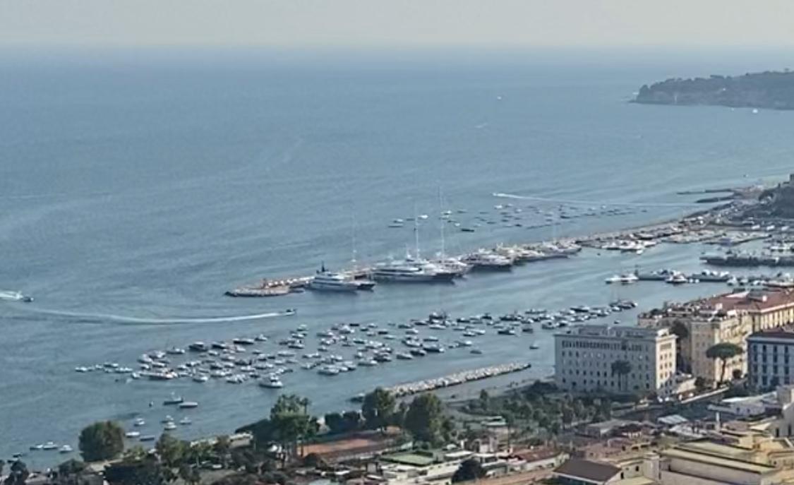Porto Mergellina, ambientalisti contro l’allargamento: “Il mare ai cittadini, non al business”