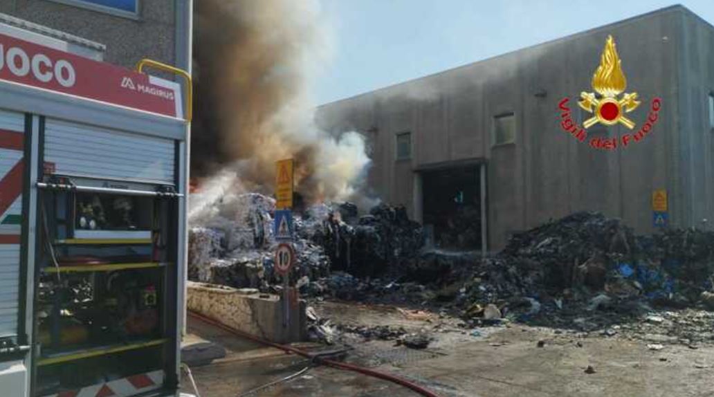 Incendio Pastorano: terzo ciclo Arpac, diossine sotto i limiti