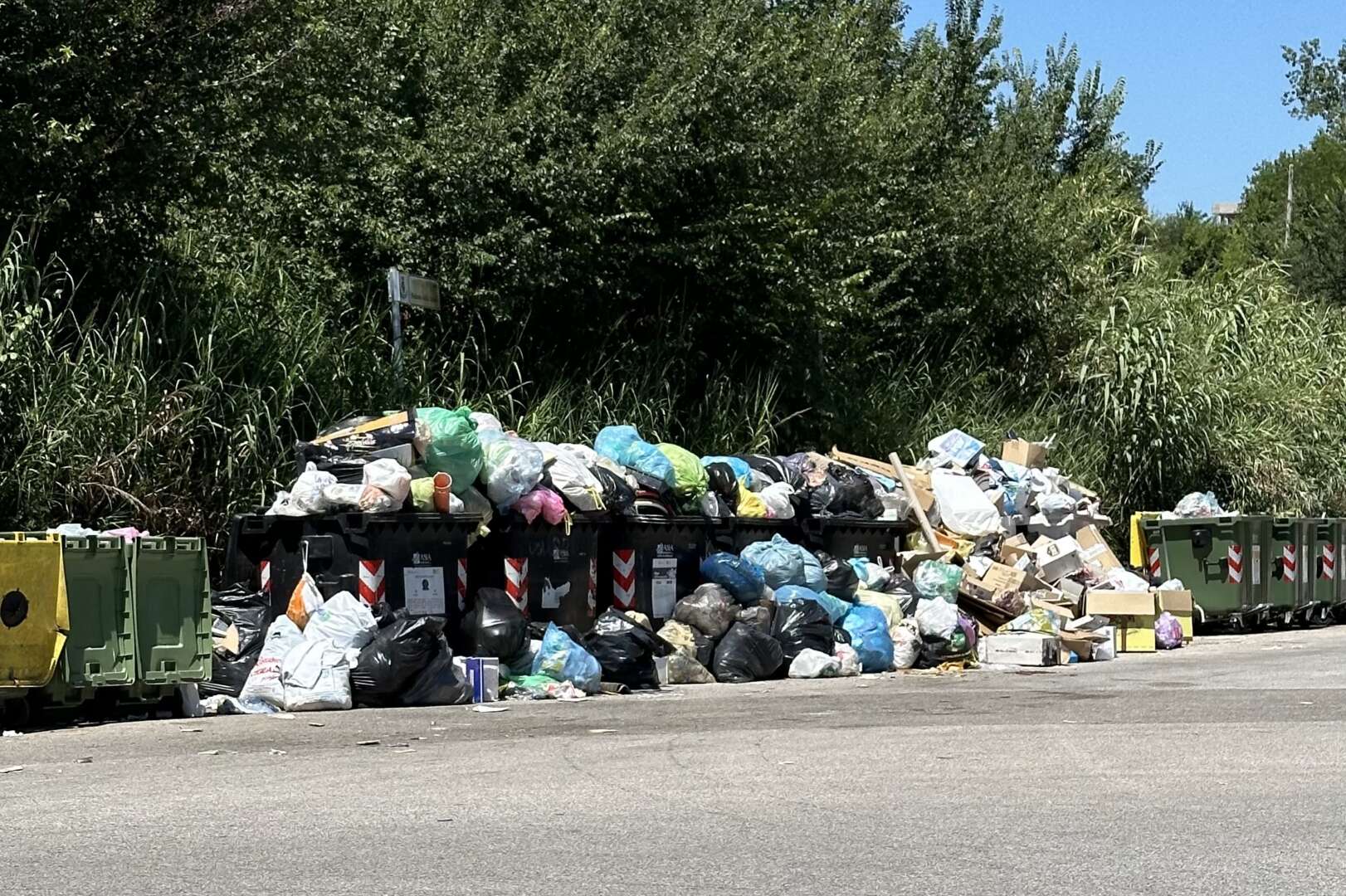 Differenziata in crescita ma ‘ecopunti’ al collasso: la rabbia dei cittadini contro gli ‘invizados’