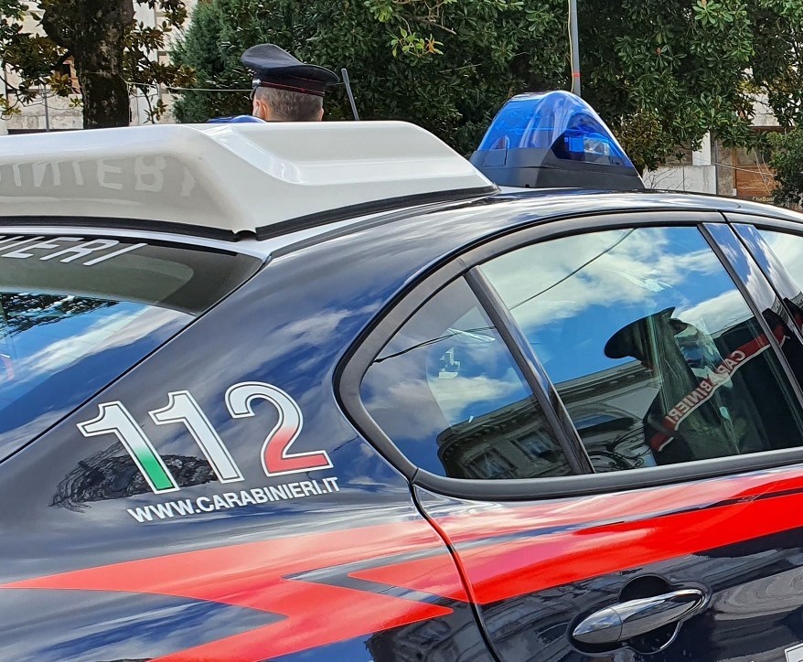 Atti persecutori e minacce gravi: notificato dai Carabinieri a un 44enne il divieto di avvicinamento con braccialetto elettronico