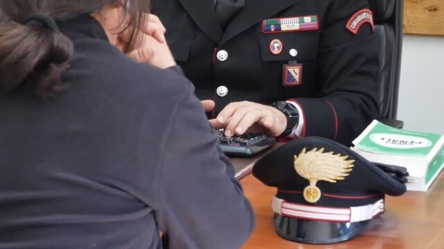 Truffa ai danni di una donna: due persone denunciate dai Carabinieri