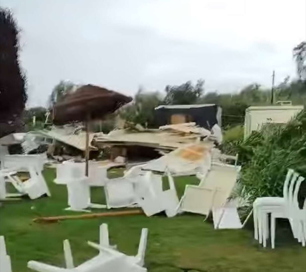 FOTO/ Tromba d’aria, danni al lido ‘Ke’ e Beach’: l’appello dei gestori