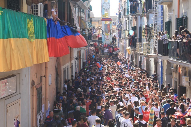 Divieto di vendita di bottiglie per la “Ballata dei Gigli” a Barra