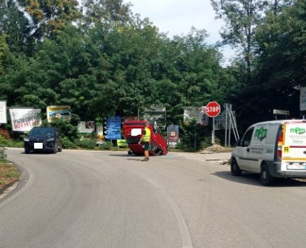 Perde il controllo dell’auto e si ribalta: paura allo svincolo di Cerreto