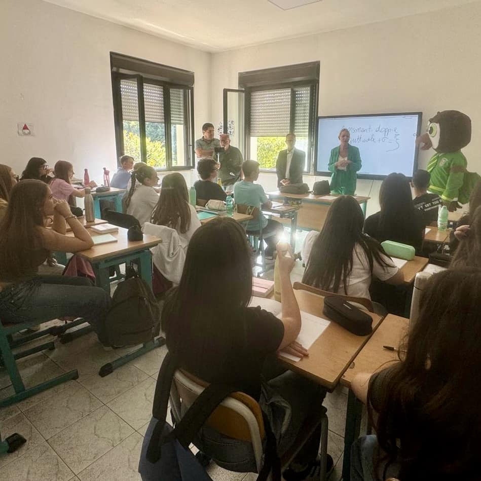 FOTO/ Il sindaco Nargi tra gli studenti: sempre al vostro fianco