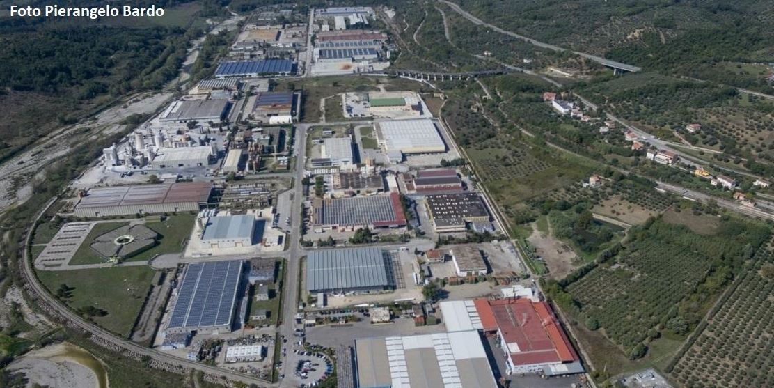 Zona industriale Buccino: odori nauseabondi e tossici costringono i cittadini a chiudersi in casa