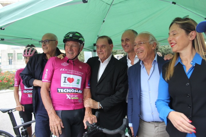 FOTO/ Charity Bike Tour, Benevento accoglie la storia del ciclismo per la lotta alla fibrosi cistica