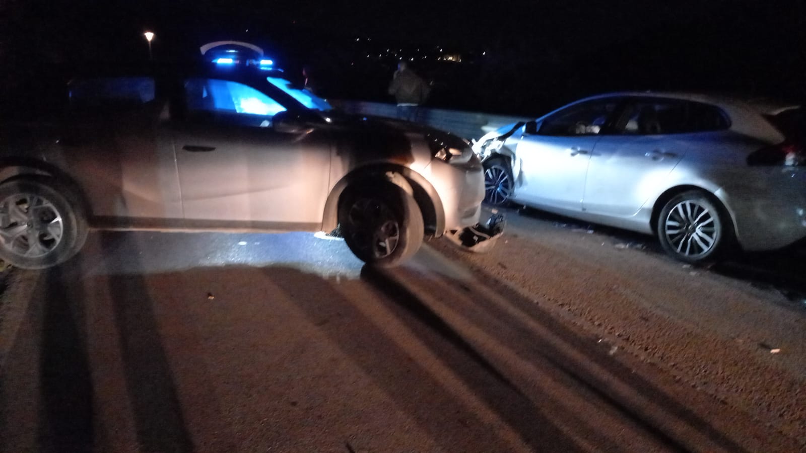 FOTO/ Carambola tra tre auto, due feriti