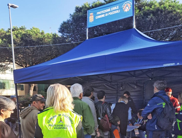 Campi Flegrei, alle prove di evacuazione anche anziani e famiglie con bimbi