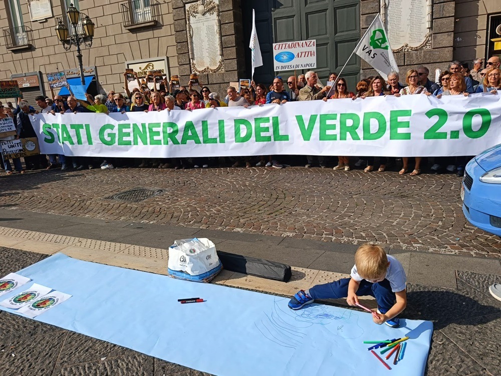 Stati Generali del Verde, protesta sotto il Comune di Napoli: “Sindaco assente, ma lotteremo”