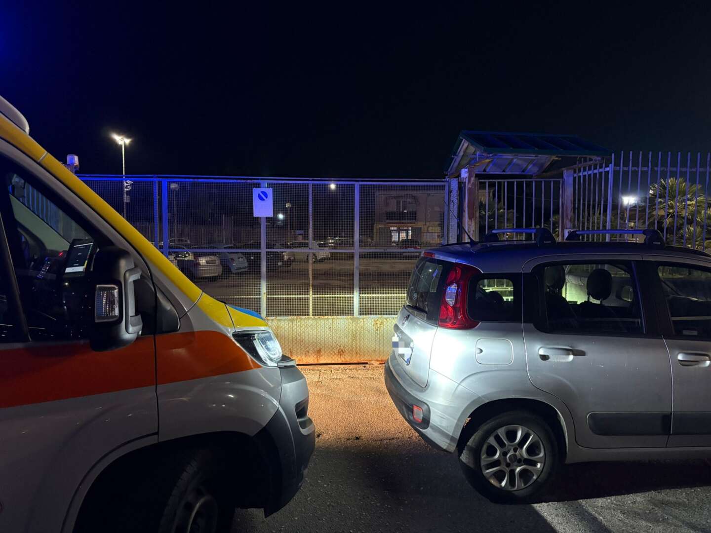 Ostruito l’ingresso dell’ambulanza da auto in sosta: disagi al Saut di Benevento