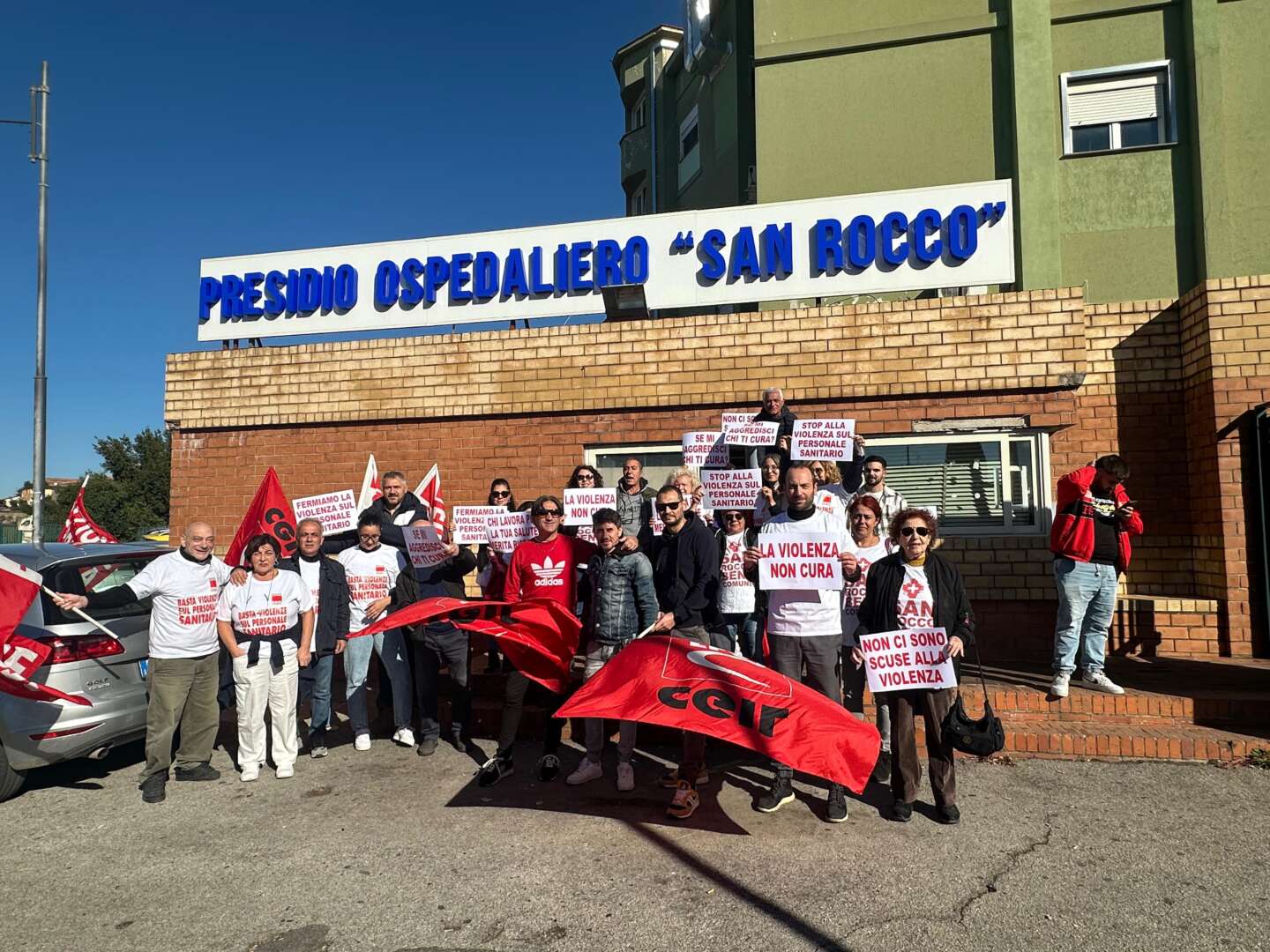 Aggressioni al personale sanitario: flash mob della FP CGIL davanti agli ospedali