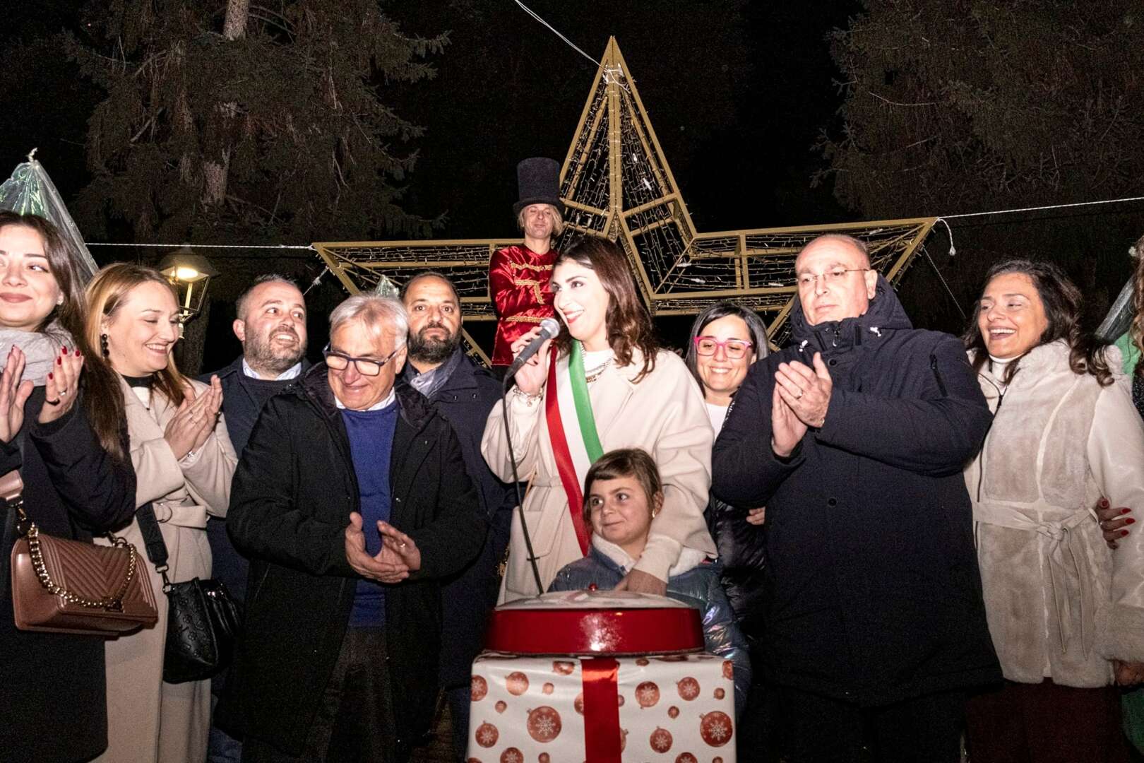 Baronissi, Petta: “La città si illumina di magia, un grande successo l’inaugurazione delle luci natalizie”