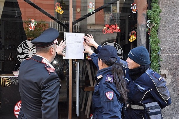 Salerno, somministrazione di bevande alcoliche a minori di 16 anni: sospeso bar nel centro cittadino