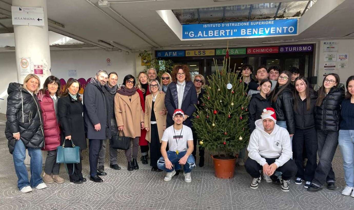 FOTO/ IIS Alberti, il 2024 si chiude con le ‘attività alternative’ in co gestione docenti studenti