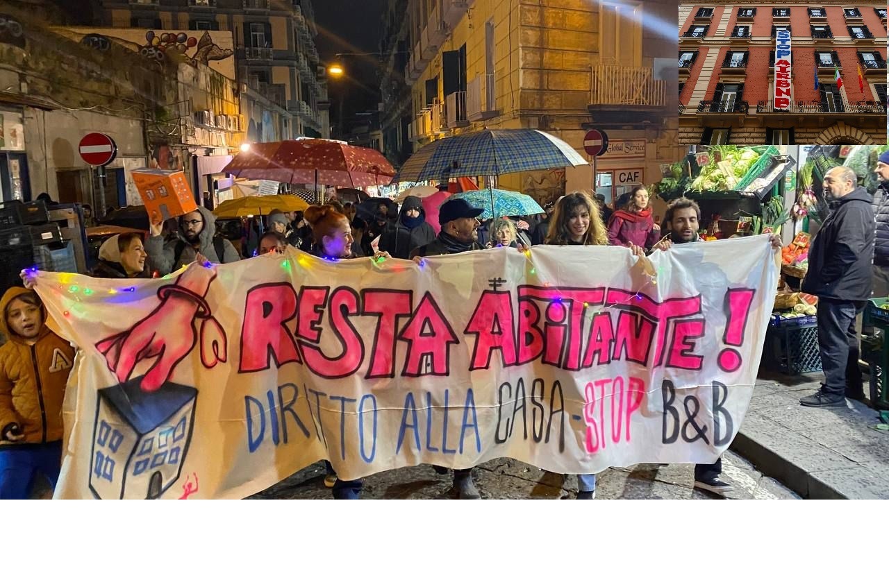 Overtourism, caro affitti e speculazione: a Napoli protesta sotto la pioggia