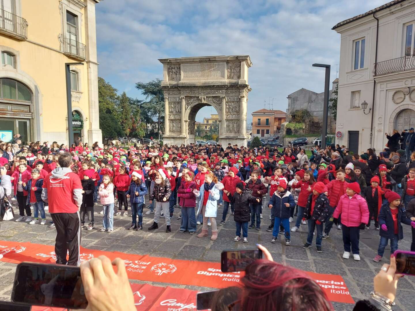 FOTO/ Il Convitto Nazionale di Benevento è l’Ombelico del Mondo: il flash mob per l’inclusione