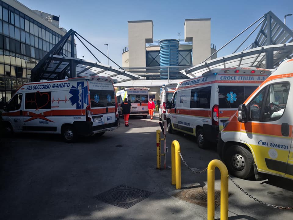 Natale di sangue al Pronto Soccorso di Pozzuoli: aggrediti medici ed infermieri