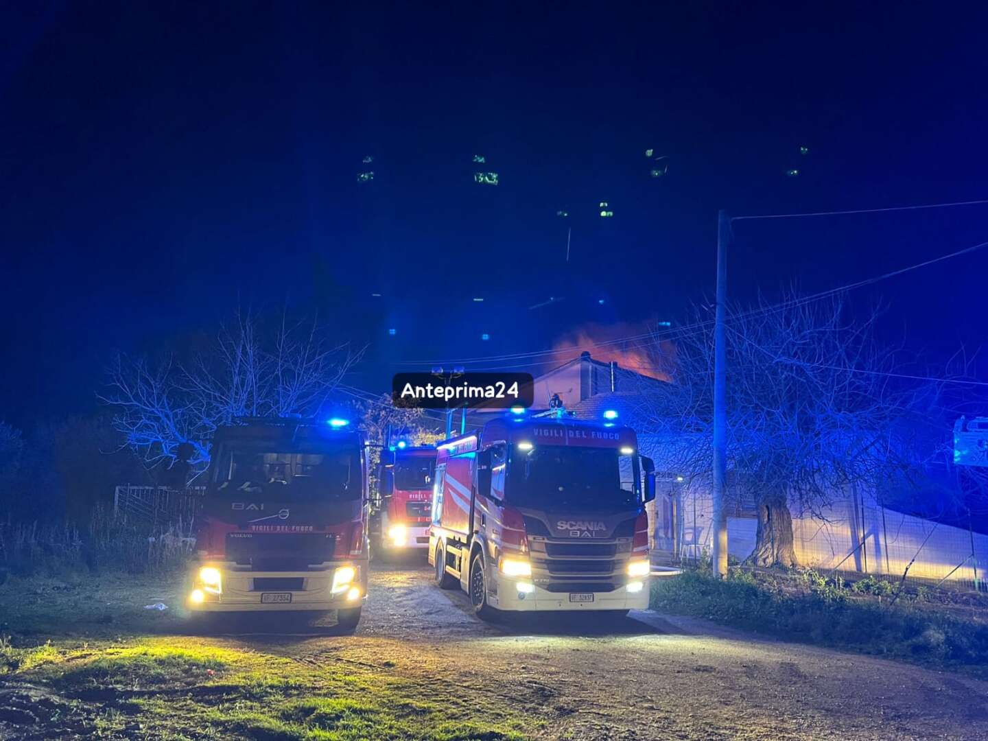 Tragedia sfiorata la notte di Natale a Buccino: casa in fiamme