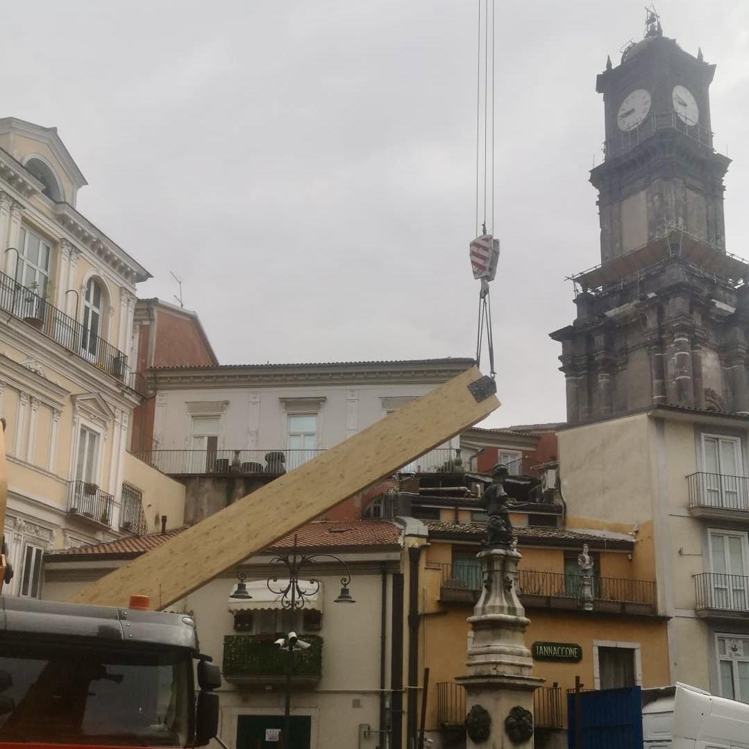 Dogana, la struttura portante è arrivata a Piazza Amendola