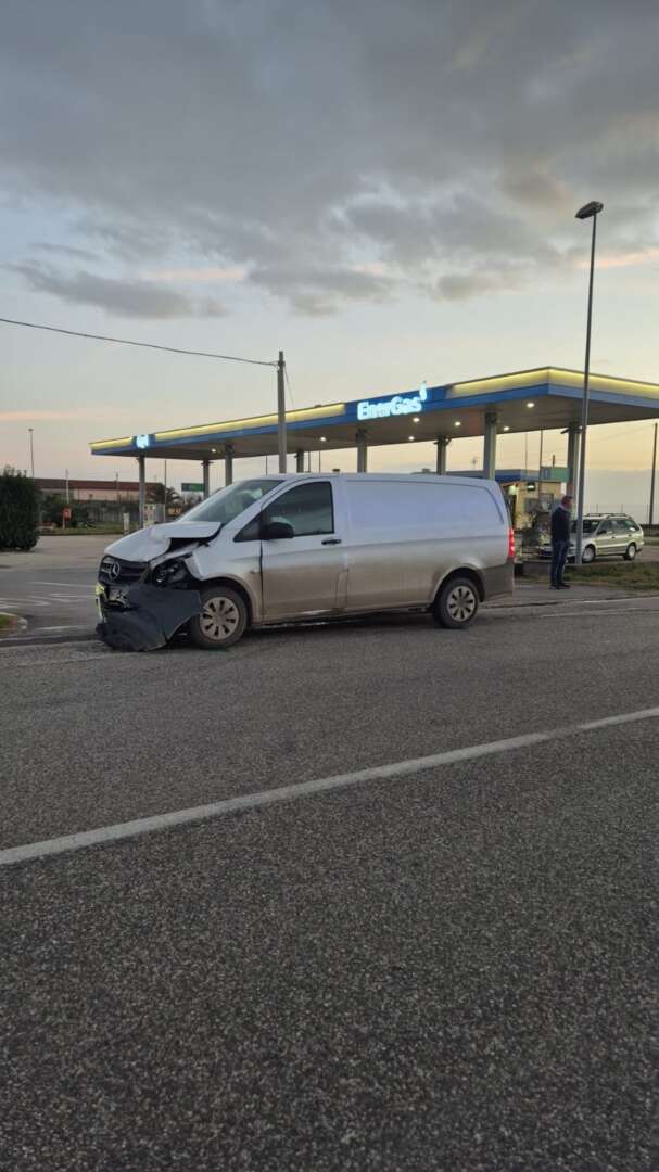 Incidente a via San Pio: donna incinta trasportata in ospedale