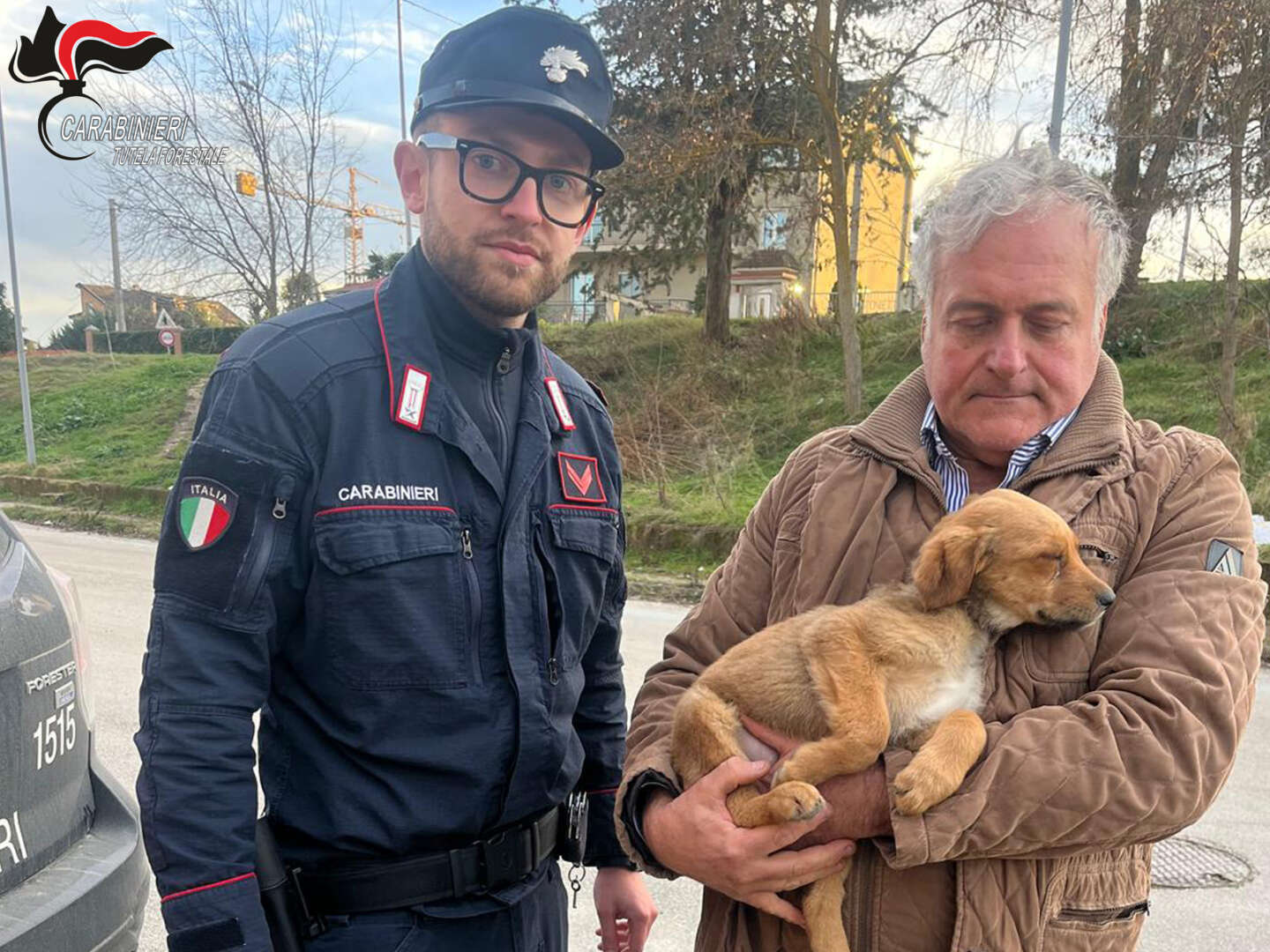 I Carabinieri Forestali soccorrono un cane in evidente stato di abbandono