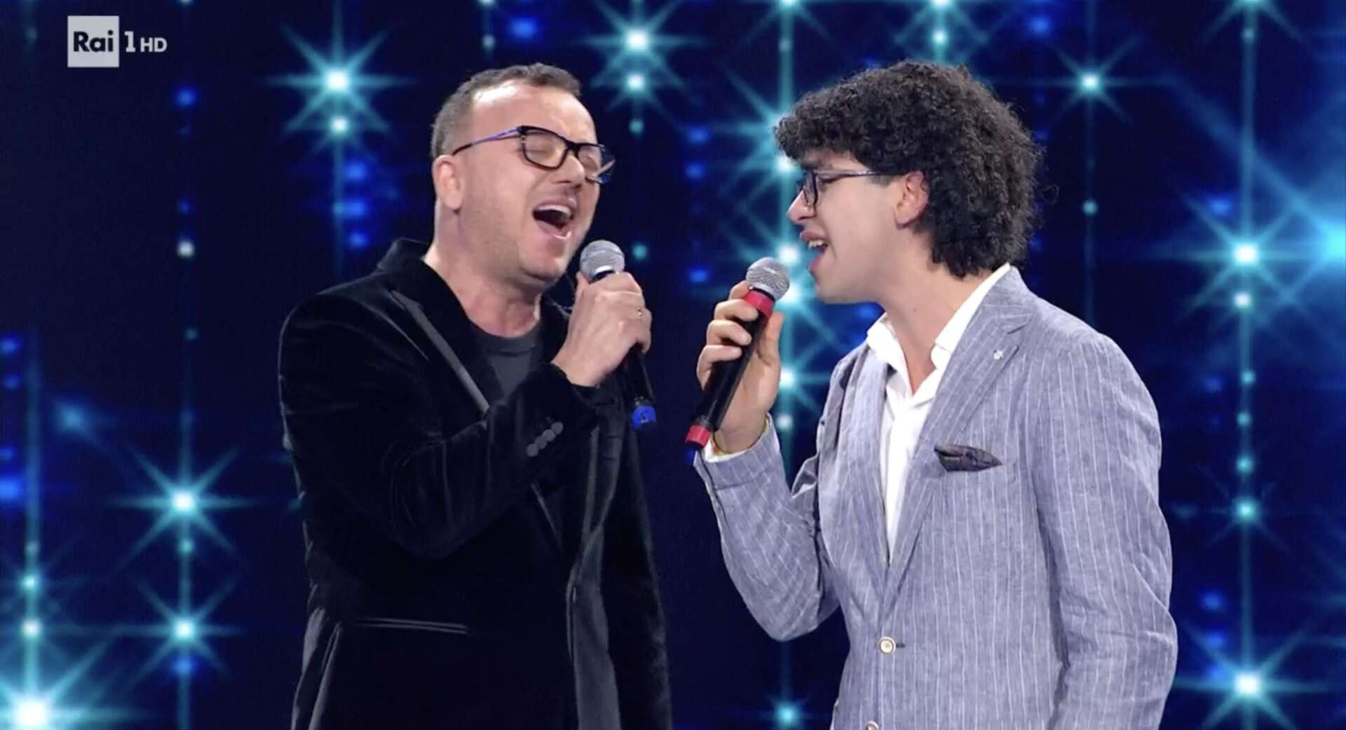 “Dalla strada al palco”, Mario incanta Rai 1 e Gigi D’Alessio