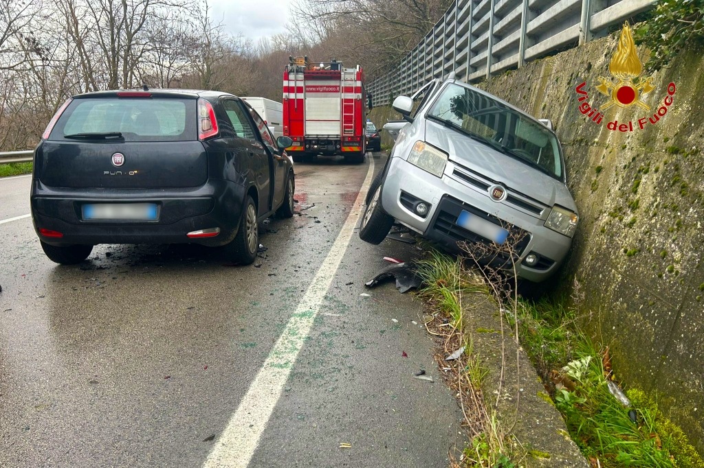 Incidenti sulle strade irpine, doppio intervento dei Vigili del Fuoco