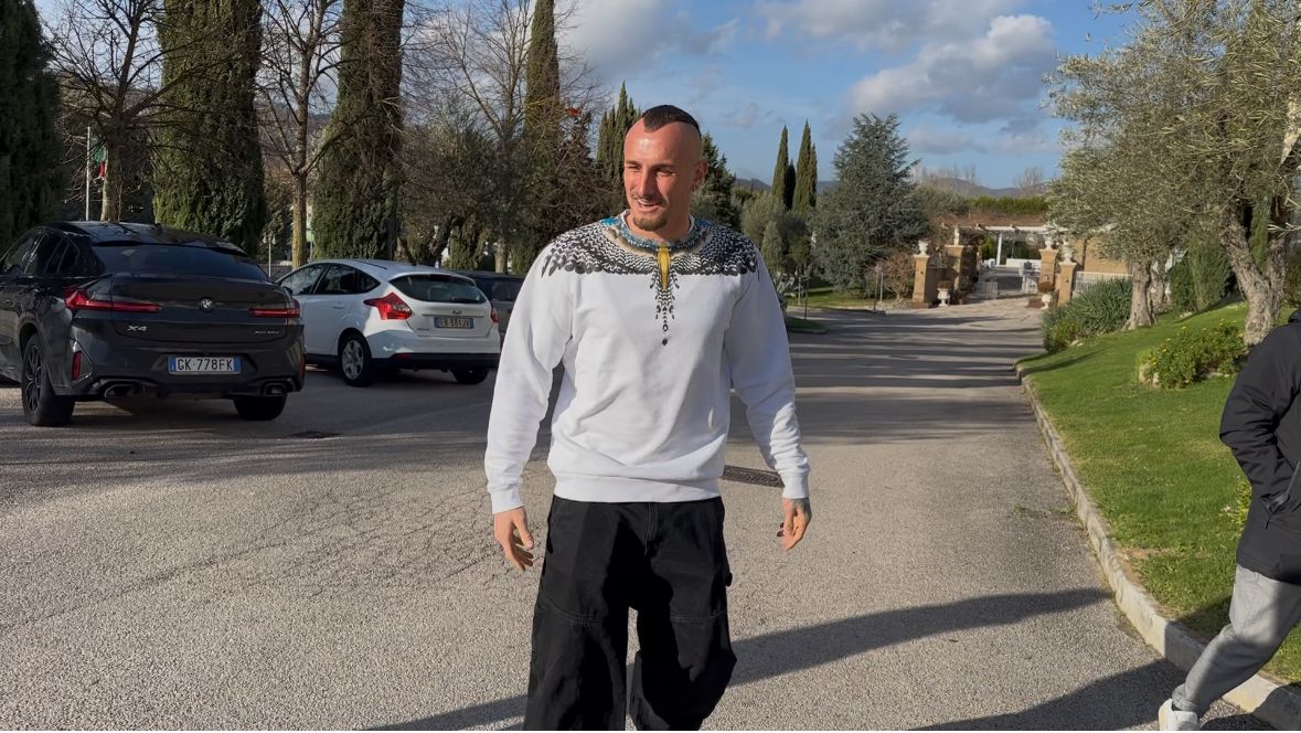 FOTO/ Avellino, il difensore Claudio Manzi sbarca in città