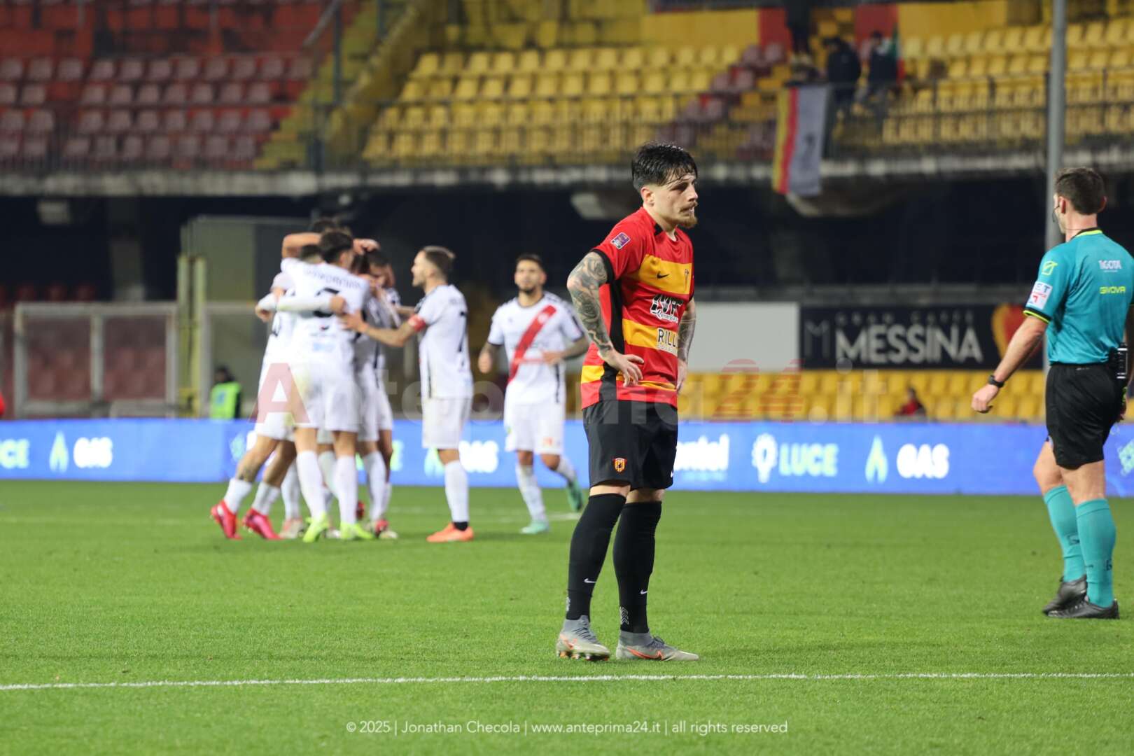 FOTOGALLERY/ Il gol di Minesso gela il Vigorito, rivivi la gara negli scatti da bordocampo