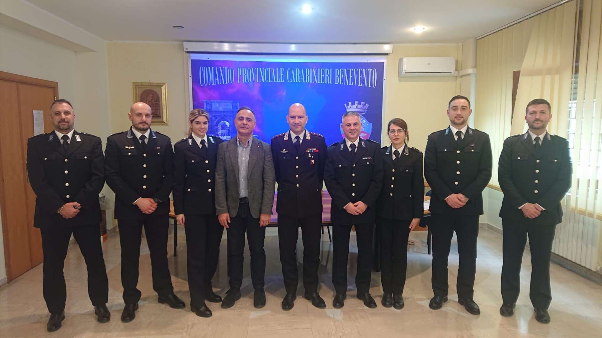 Formazione e coordinamento: Allievi Vice Ispettori della Polizia Penitenziaria in visita al comando provinciale dei Carabinieri