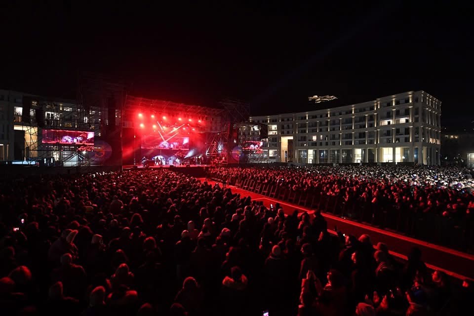 Capodanno in piazza, ingressi fermati due volte per il pienone: superate abbondantemente le ventimila presenze