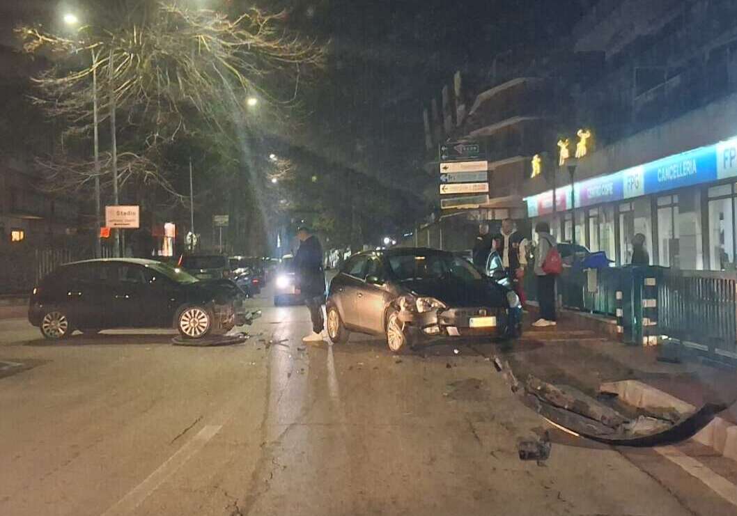 Benevento, scontro tra due auto in via Avellino