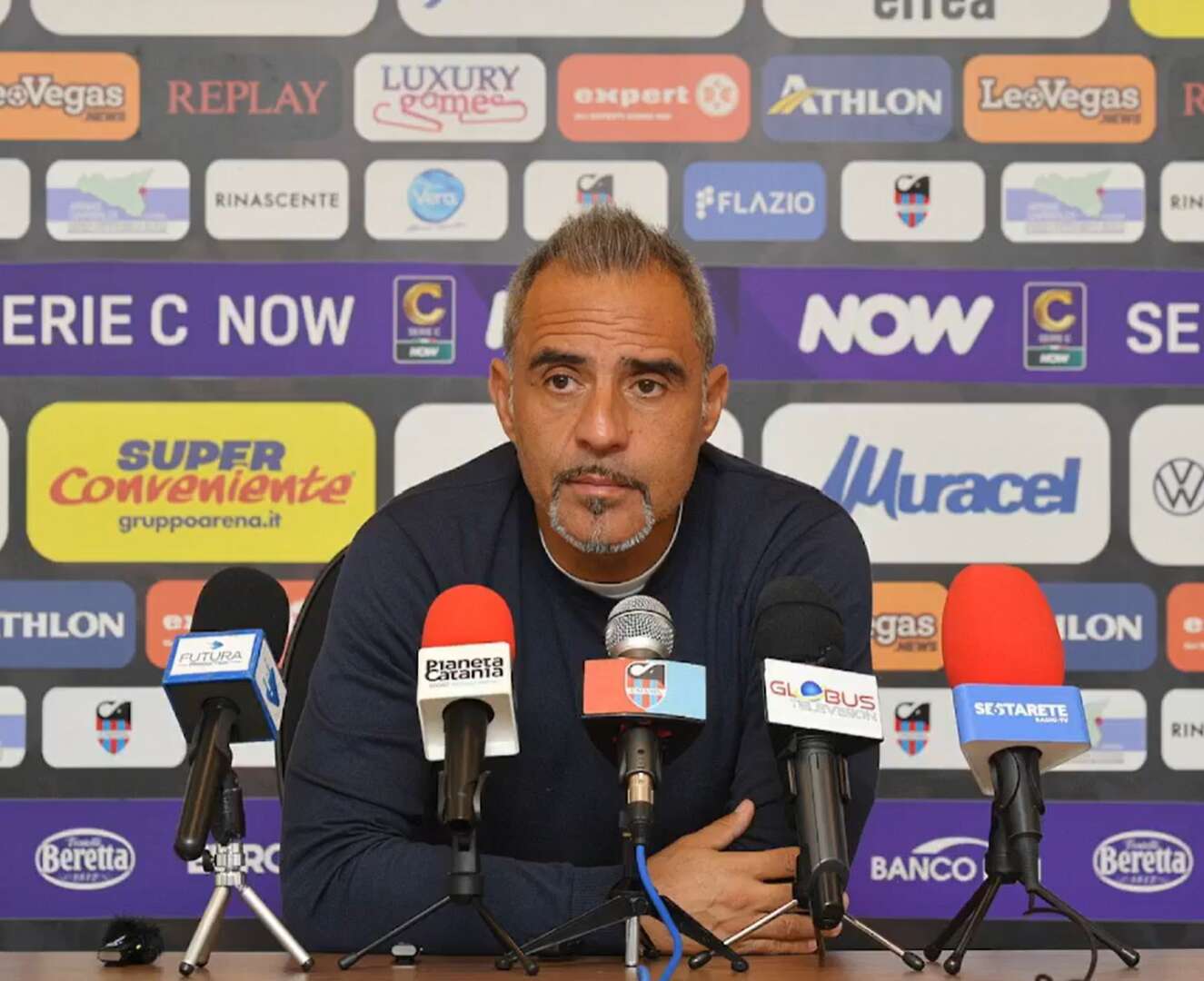 Verso Benevento Catania, le parole di mister Toscano: “La classifica non ci piace e vogliamo migliorarla”