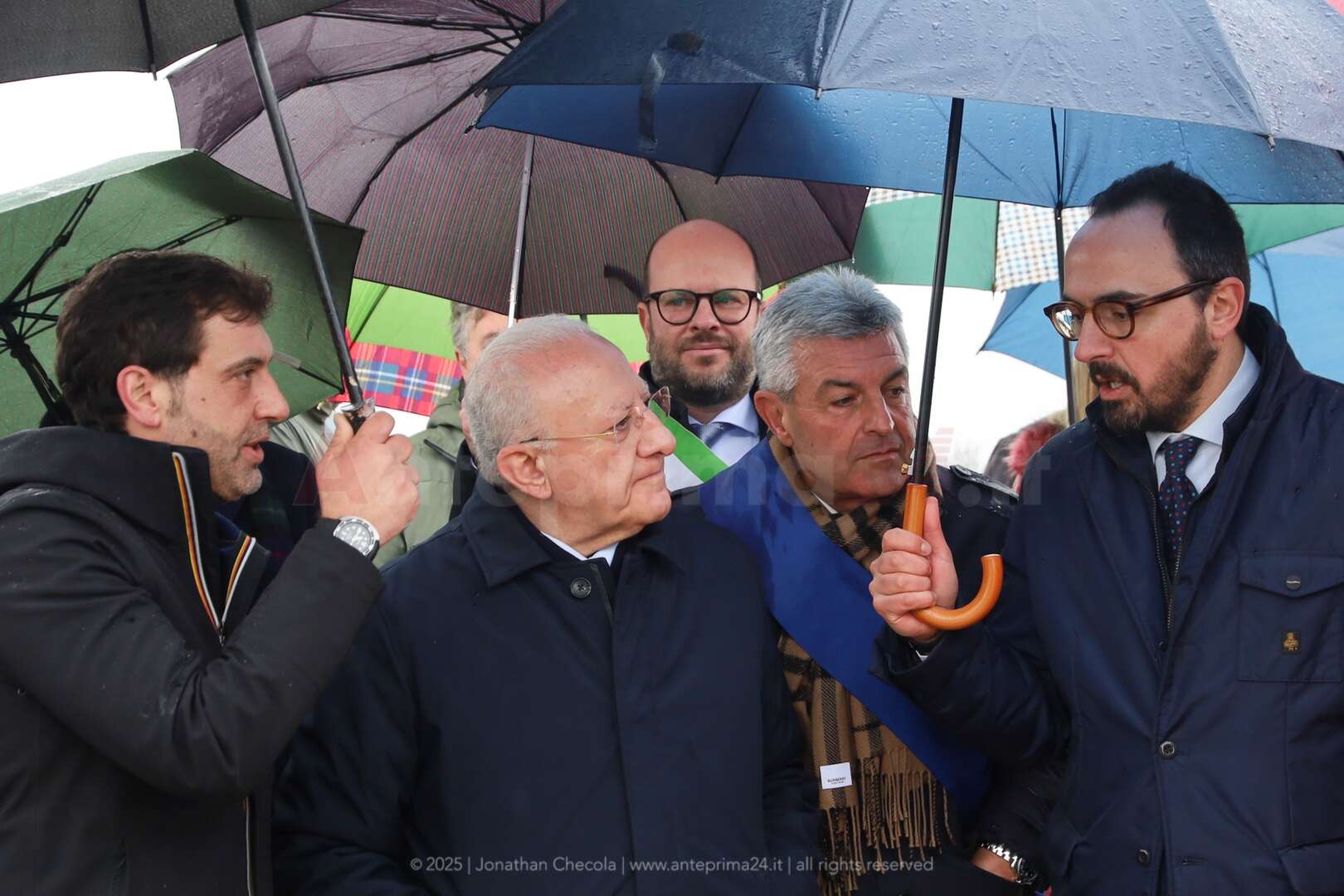 VIDEO/ De Luca a Toppa Infuocata: “Abbiamo smaltito migliaia di Ecoballe, senza l’impegno della Regione sarebbero rimaste qui fino al tremila”