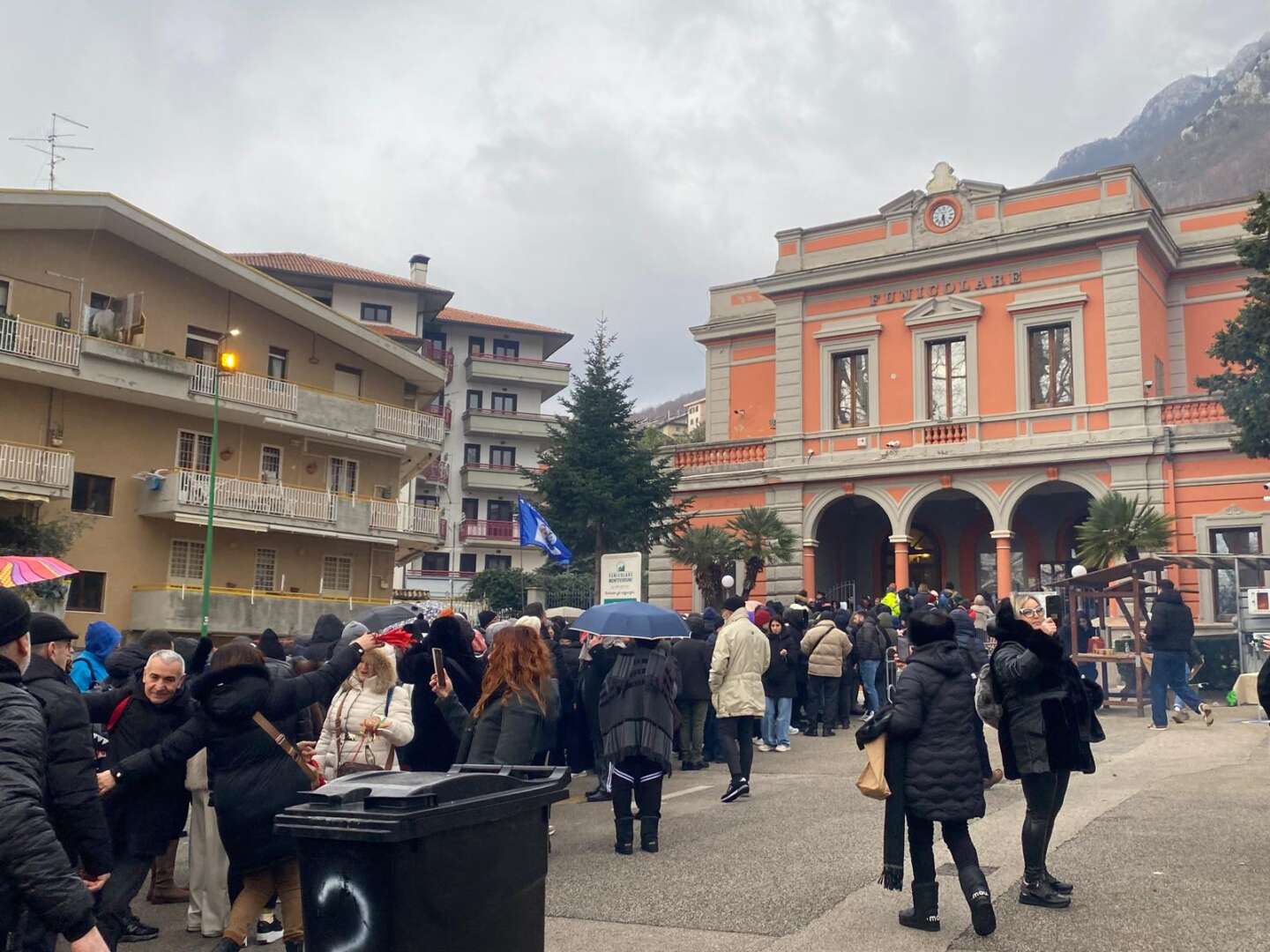 FOTO Candelora, il fiume dei 10mila: ma c’è anche chi protesta