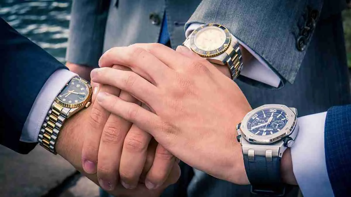 Vendeva orologi di lusso senza licenza, sequestro da 120mila euro