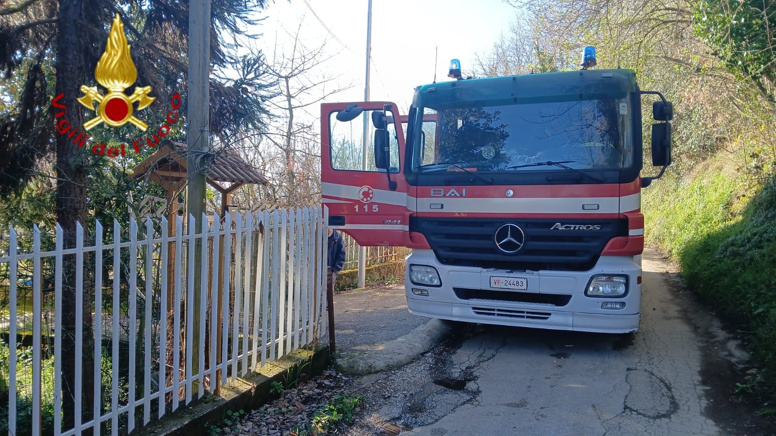 Va a fuoco la canna fumaria della cucina: paura per un anziano