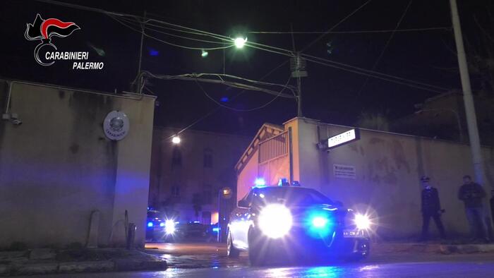 Blitz  a Palermo, centinaia di arresti: summit tra boss detenuti grazie a cellulari criptati