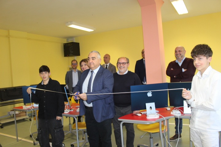 FOTO/ Fondi PNRR: all’Istituto Rampone nuovo laboratorio informatico