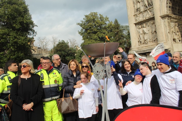 Benevento abbraccia la fiamma dell’inclusione per i Giochi Mondiali Invernali di Torino