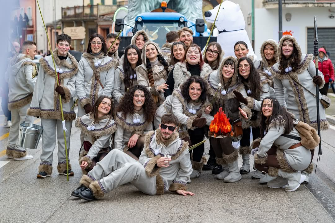 FOTO/ Colori, risate e gioia hanno accompagnato l’inizio del carnevale tra le stradine di Morcone